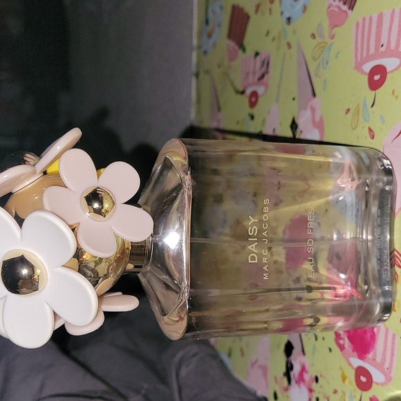 125mL bottle of Marc Jacobs perfume - Picture 2 of 2